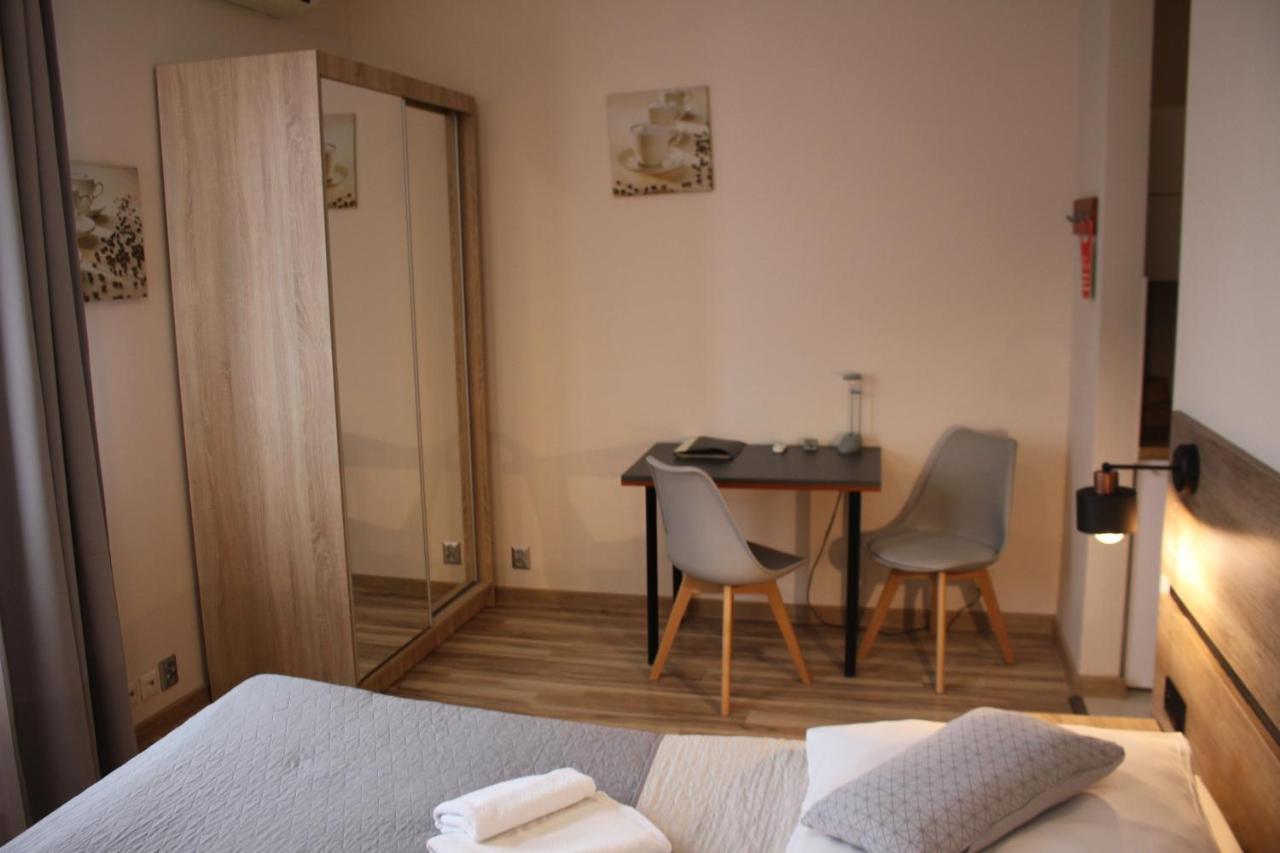Hotel 1 Плоцк Екстериор снимка