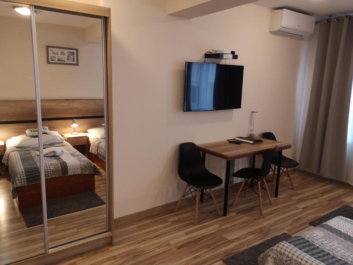 Hotel 1 Плоцк Екстериор снимка