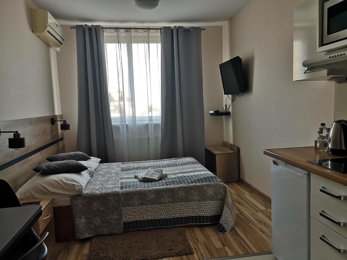 Hotel 1 Плоцк Екстериор снимка