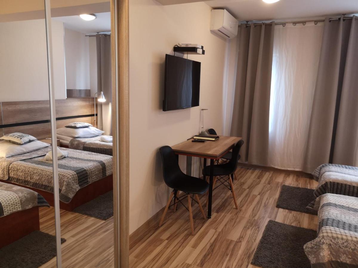 Hotel 1 Плоцк Екстериор снимка