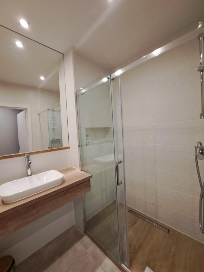 Hotel 1 Плоцк Екстериор снимка