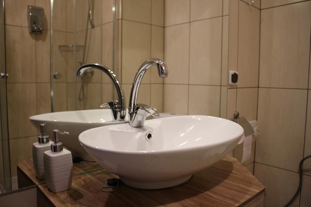 Hotel 1 Плоцк Екстериор снимка