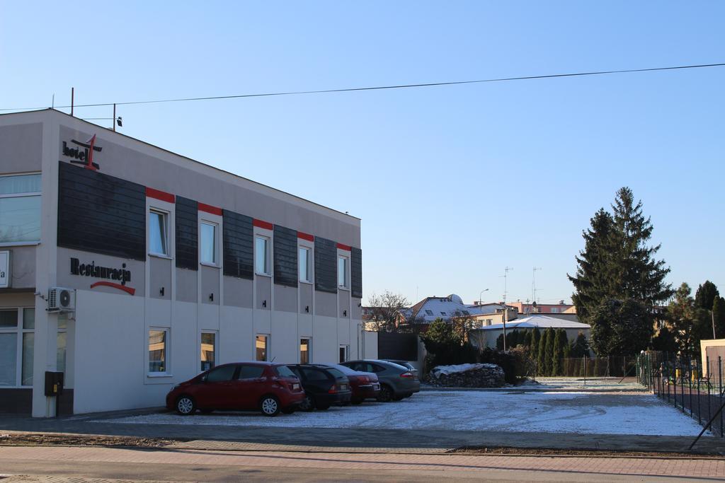 Hotel 1 Плоцк Екстериор снимка