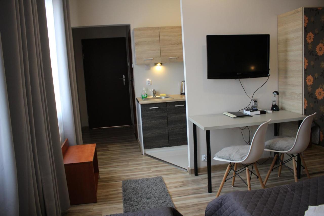 Hotel 1 Плоцк Екстериор снимка