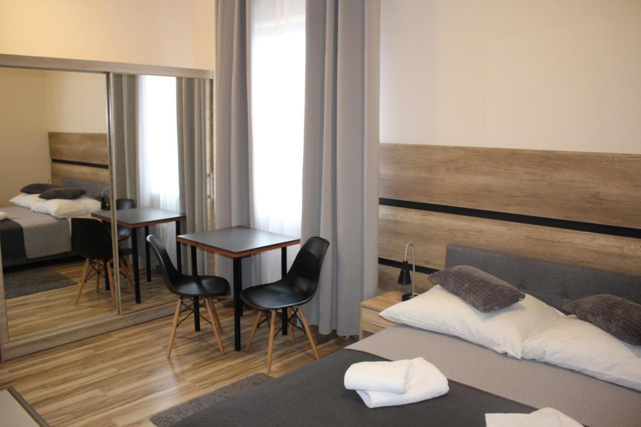 Hotel 1 Плоцк Екстериор снимка